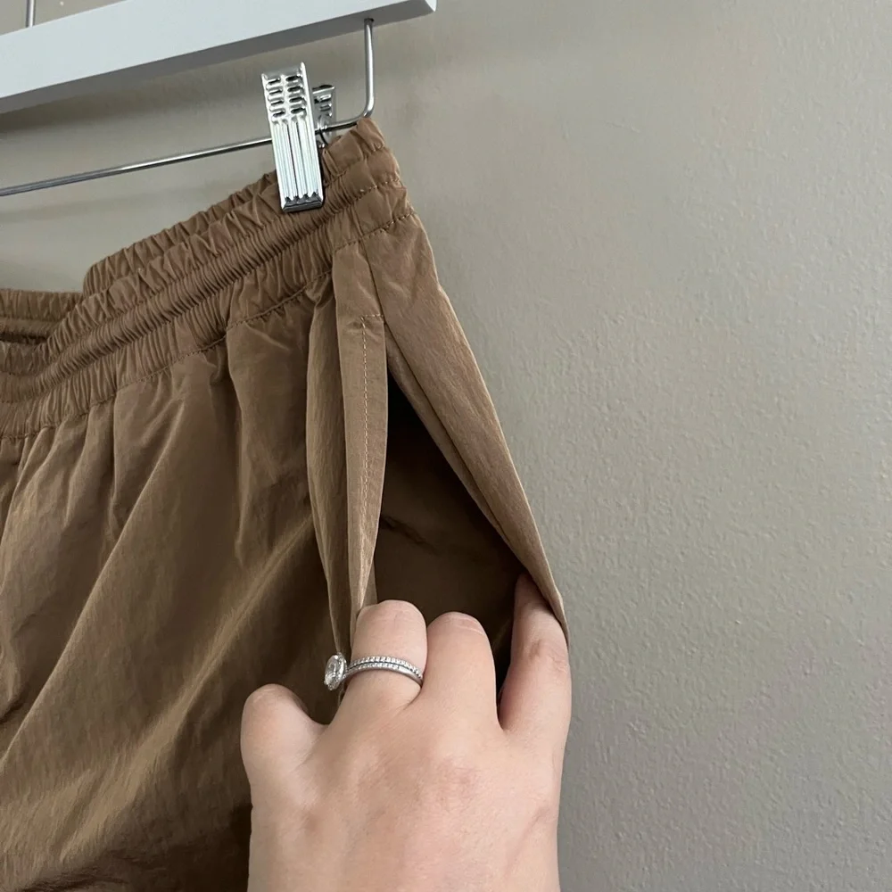 Good American GA-CLEAR Shine Boyfriend Pant Brown Tan - Swishy Track Pant‎